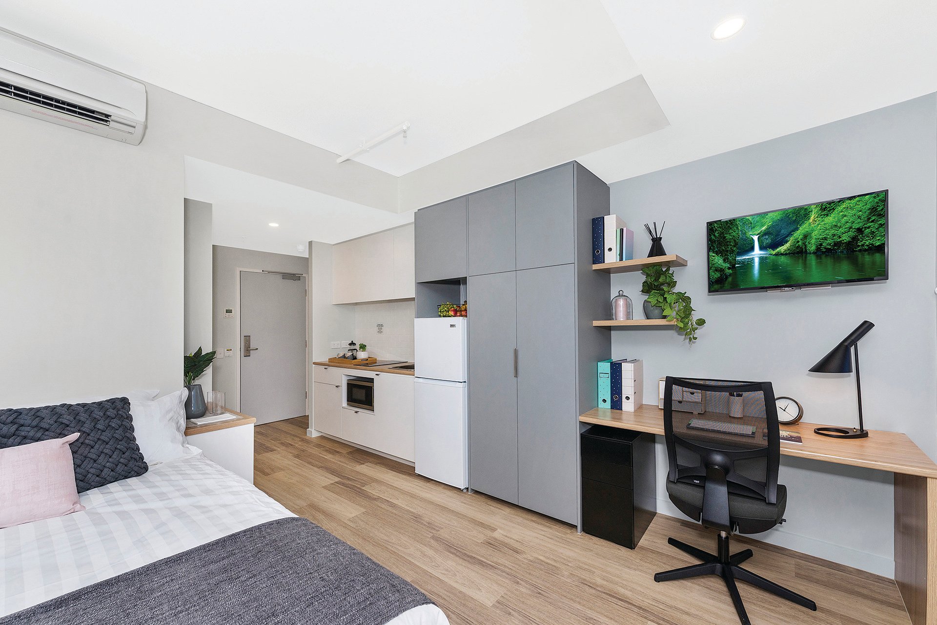  Ultra Studio Apartment - Queen Bed With Standard View  -  Atira Waymouth Street  - Gallery -  1