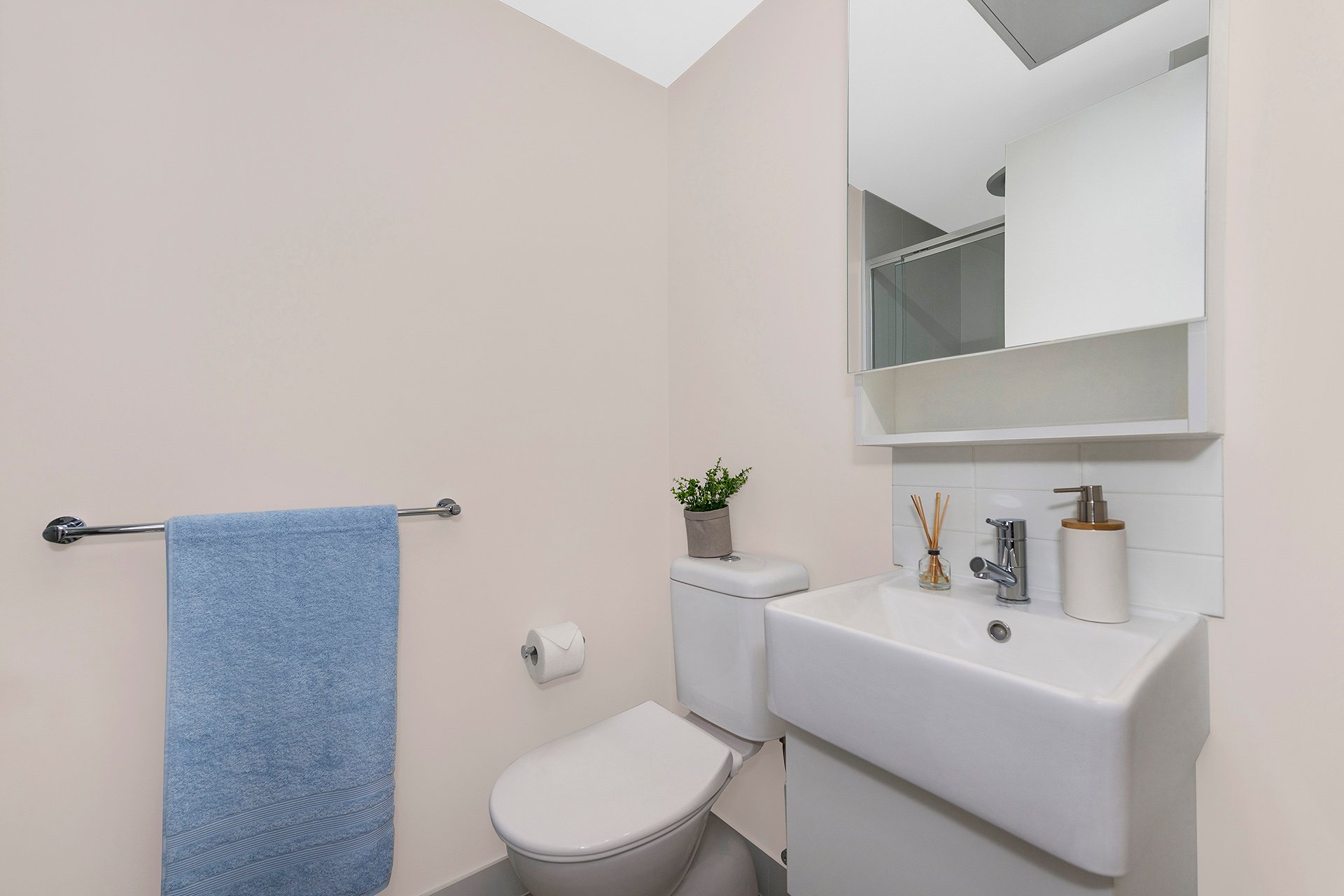  Signature Plus Studio Apartment - Queen Bed With Standard View  -  Atira Waymouth Street  - Gallery -  10