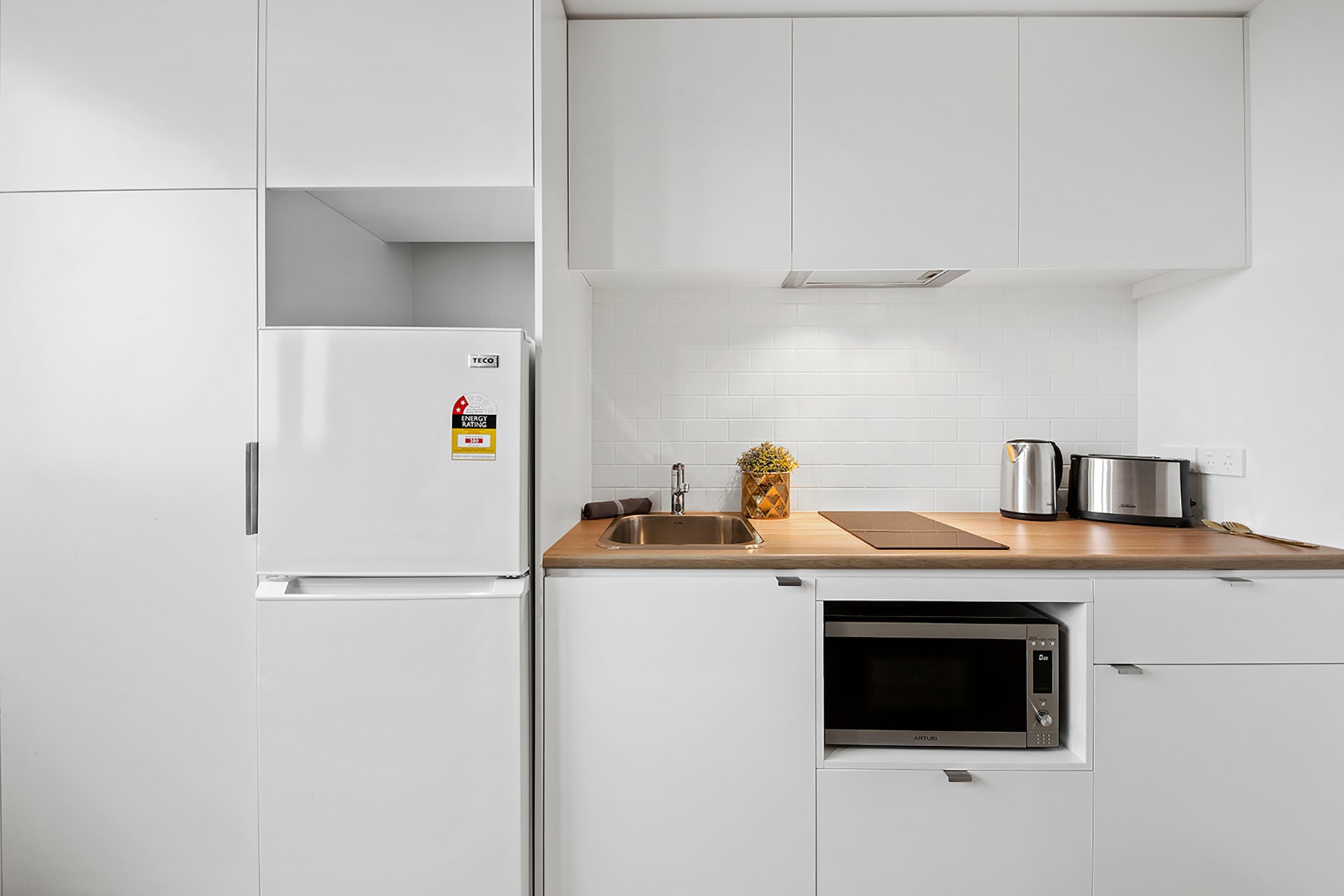  Signature Studio Apartment - Queen Bed With Standard View  -  Atira Waymouth Street  - Gallery -  9