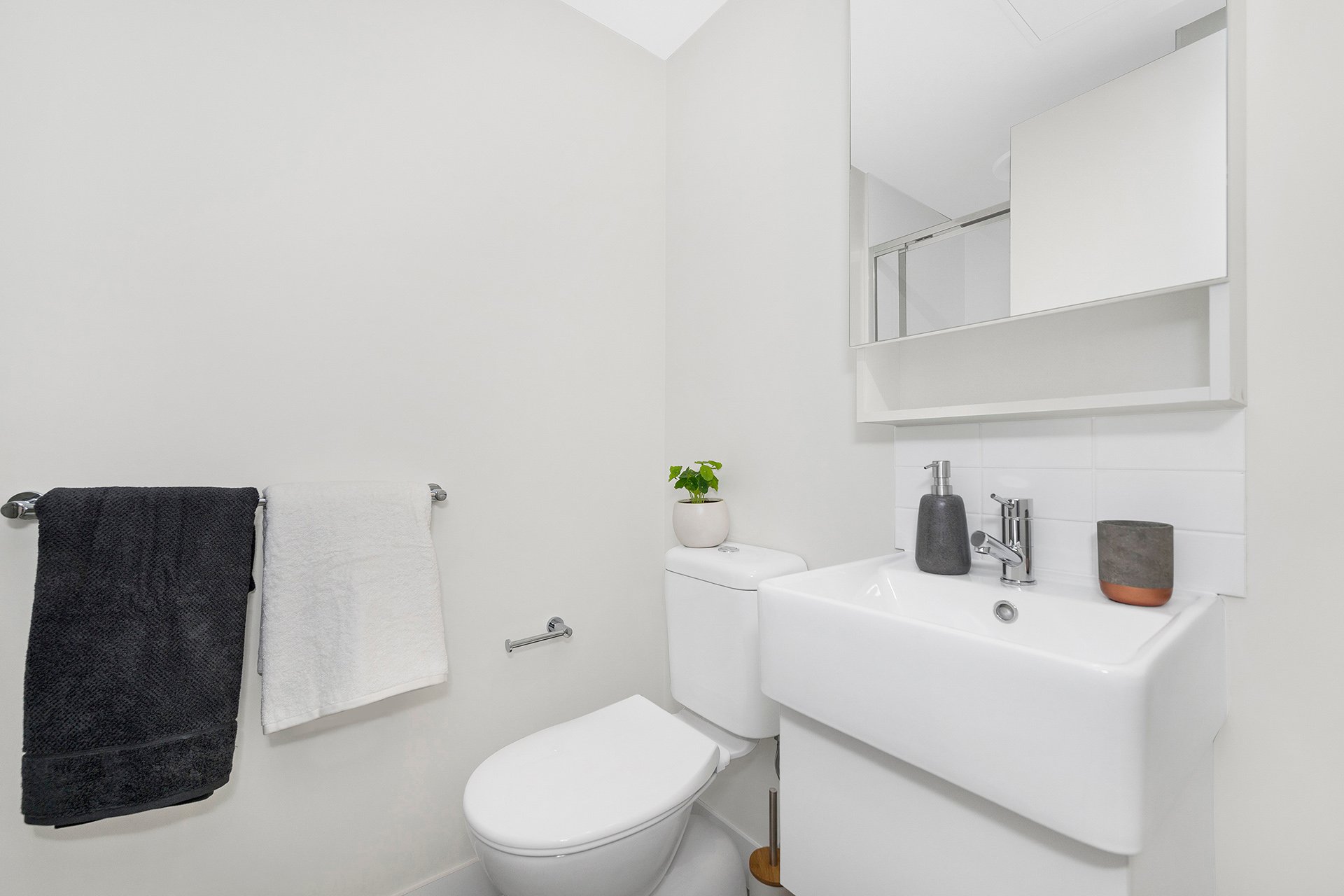  Signature Studio Apartment - Queen Bed With Standard View  -  Atira Waymouth Street  - Gallery -  12