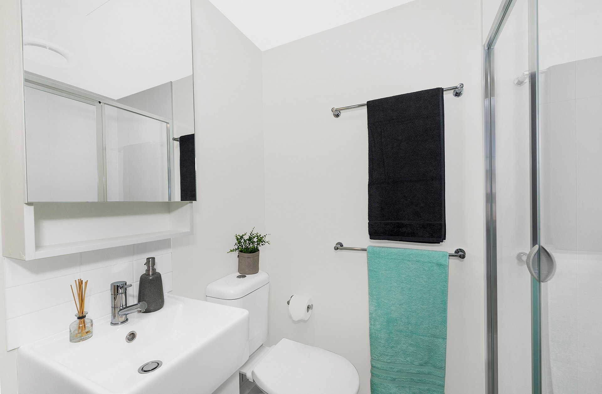  Signature Plus Twin Apartment - King Single Bed With Standard View  -  Atira Waymouth Street  - Gallery -  6