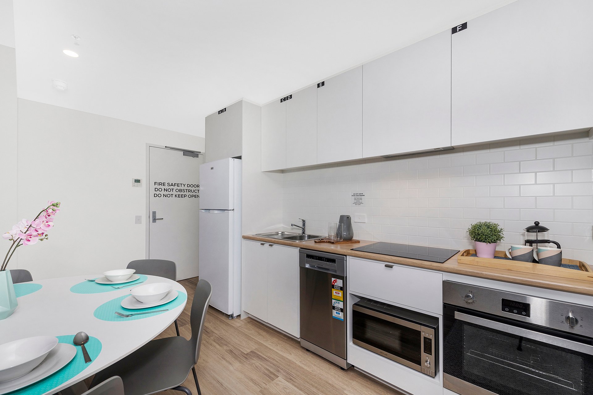  Queen Bed With 5 Bed Apartment With Ensuite  -  Atira Waymouth Street  - Gallery -  6