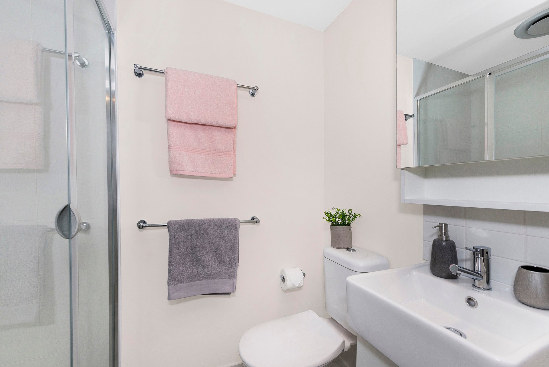  King Single Bed With 3 Bed Apartment  -  Atira Waymouth Street  - Gallery -  3