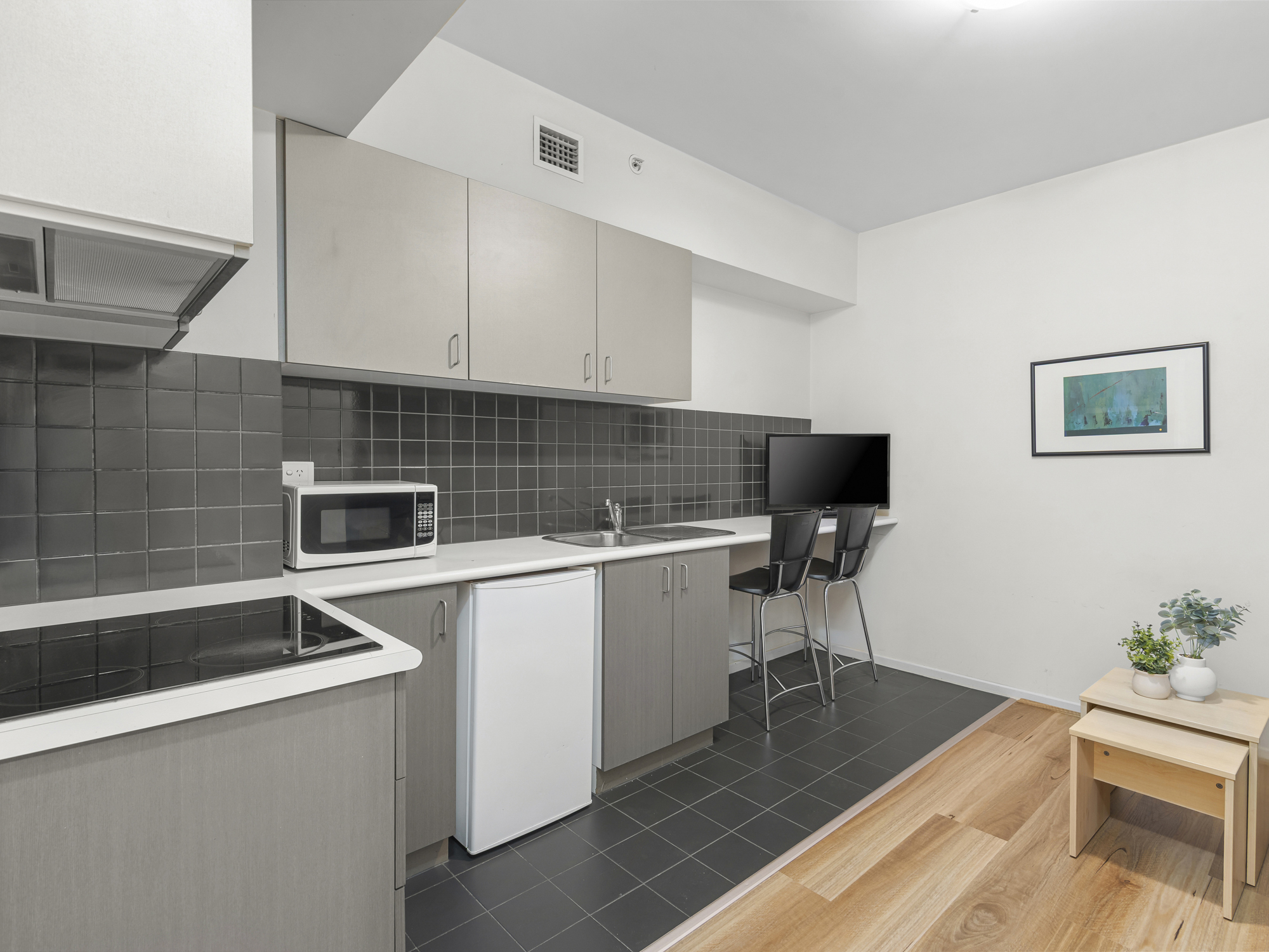 2 Bedroom Apartment - Small  -  UniLodge on Lonsdale  - Gallery -  2