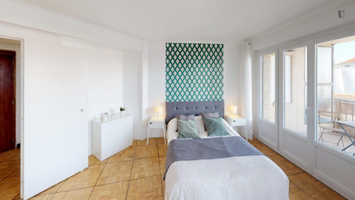 Very nice double bedroom in Gares