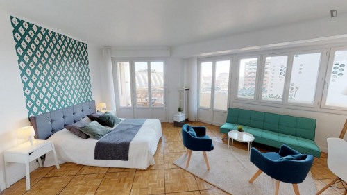 Very nice double bedroom in Gares