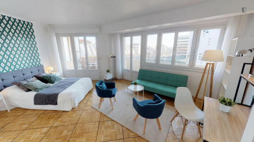 Very nice double bedroom in Gares