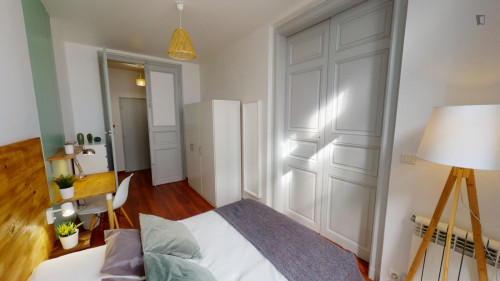 Double bedroom with a balcony, in the heart of Montepellier