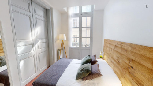 Double bedroom with a balcony, in the heart of Montepellier