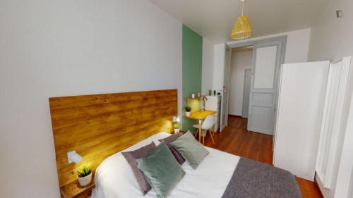 Double bedroom with a balcony, in the heart of Montepellier