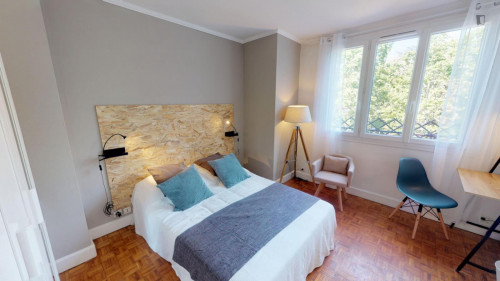Delightful double bedroom in a student flat, in Prince–Marmottan