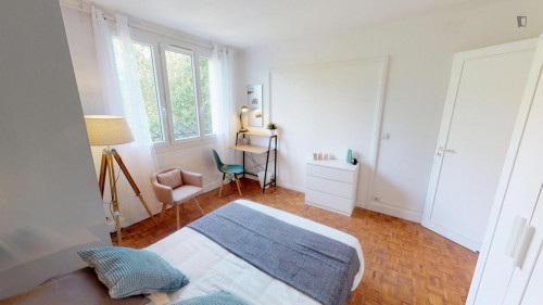 Delightful double bedroom in a student flat, in Prince–Marmottan