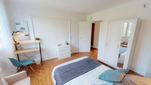 Delightful double bedroom in a student flat, in Prince–Marmottan