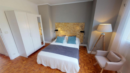 Delightful double bedroom in a student flat, in Prince–Marmottan