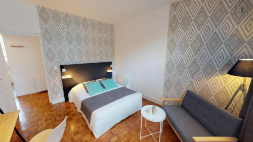 Enchanting double bedroom in République–Point-du-Jour