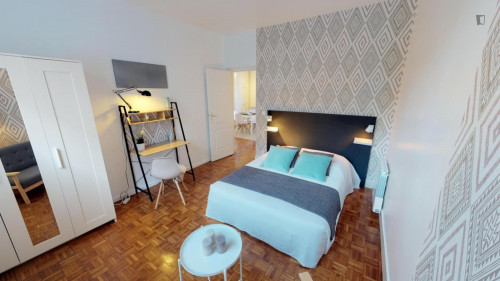 Enchanting double bedroom in République–Point-du-Jour