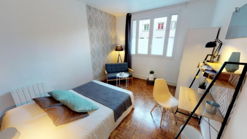 Enchanting double bedroom in République–Point-du-Jour