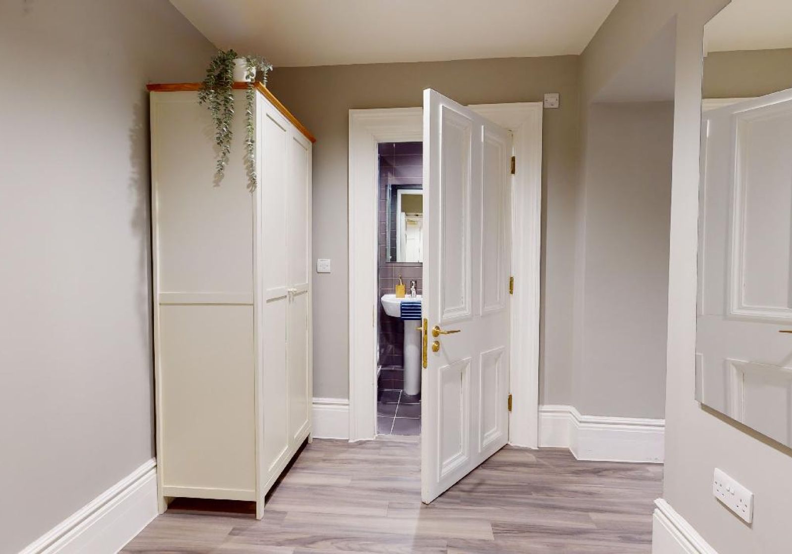 Platinum En-Suite - iQ Elliott House - Gallery - 4