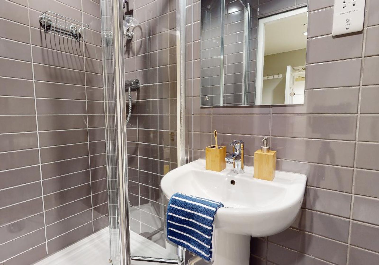 Platinum En-Suite - iQ Elliott House - Gallery - 2