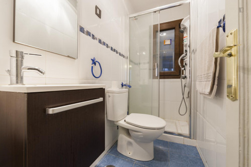 bedroom next to Oviedo Estación Uría - Gallery - 10