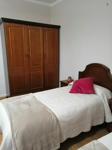 bedroom next to Oviedo Estación Uría