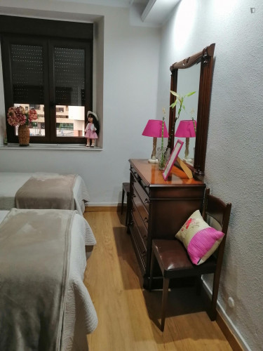 bedroom next to Oviedo Estación Uría
