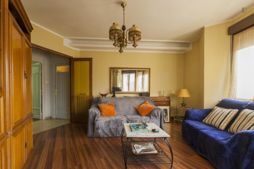bedroom next to Oviedo Estación Uría - Gallery - 6