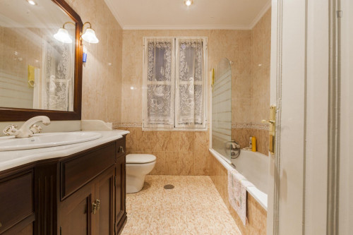 bedroom next to Oviedo Estación Uría - Gallery - 9