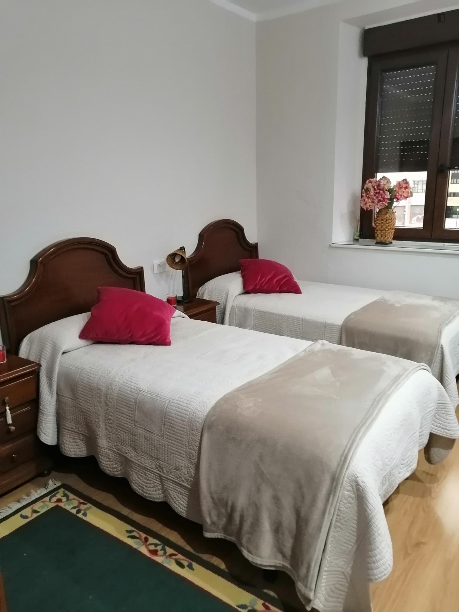  Bedroom Next To Oviedo Estación Uría  -  bedroom next to Oviedo Estación Uría  - Gallery -  1