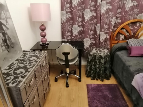 Single bedroom in a 5-bedroom apartment near Campo de San Francisco
