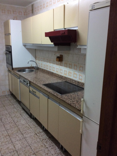 Double bedroom in 4-bedroom apartment