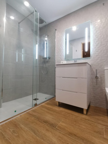 Double bedroom in 4-bedroom apartment  - Gallery -  5