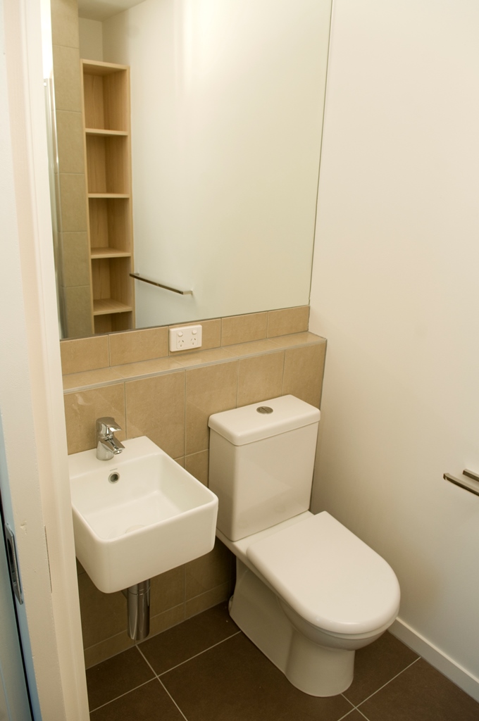 Studio Apartment Ground Floor - Double Bed - Student Living on Cobden - Gallery - 2