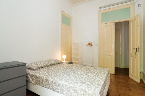 Welcoming double bedroom in a student flat, in Saldanha