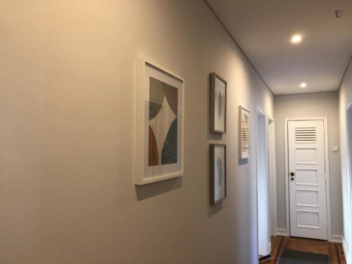 Single bedroom in a 3-bedroom apartment near Roma metro station