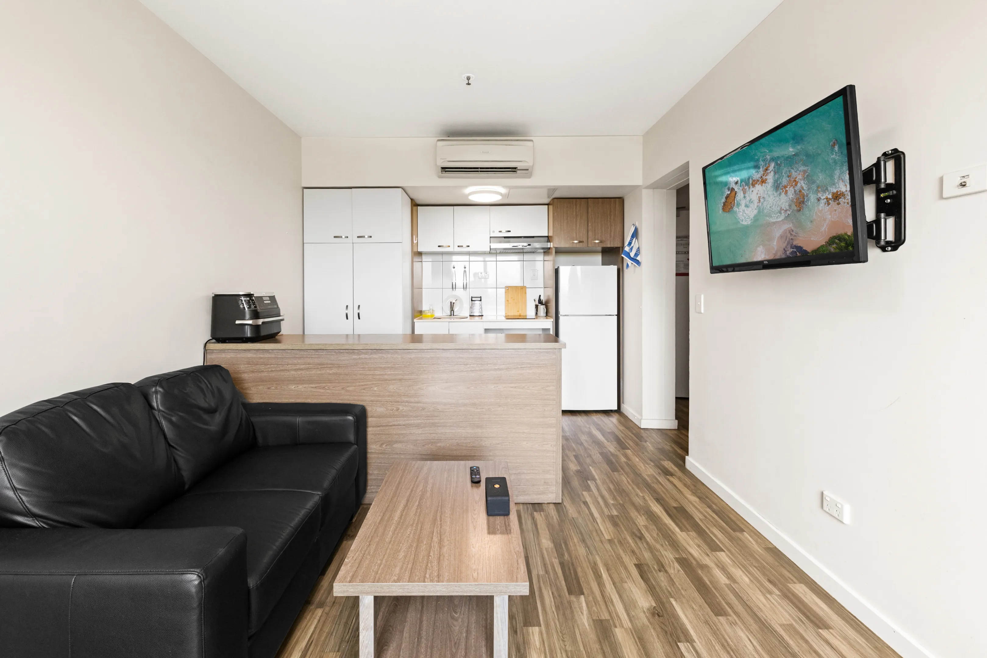  2 Bedroom Premium Apartment With Balcony-Internal (without View)  -  UniLodge Darwin  - Gallery -  2