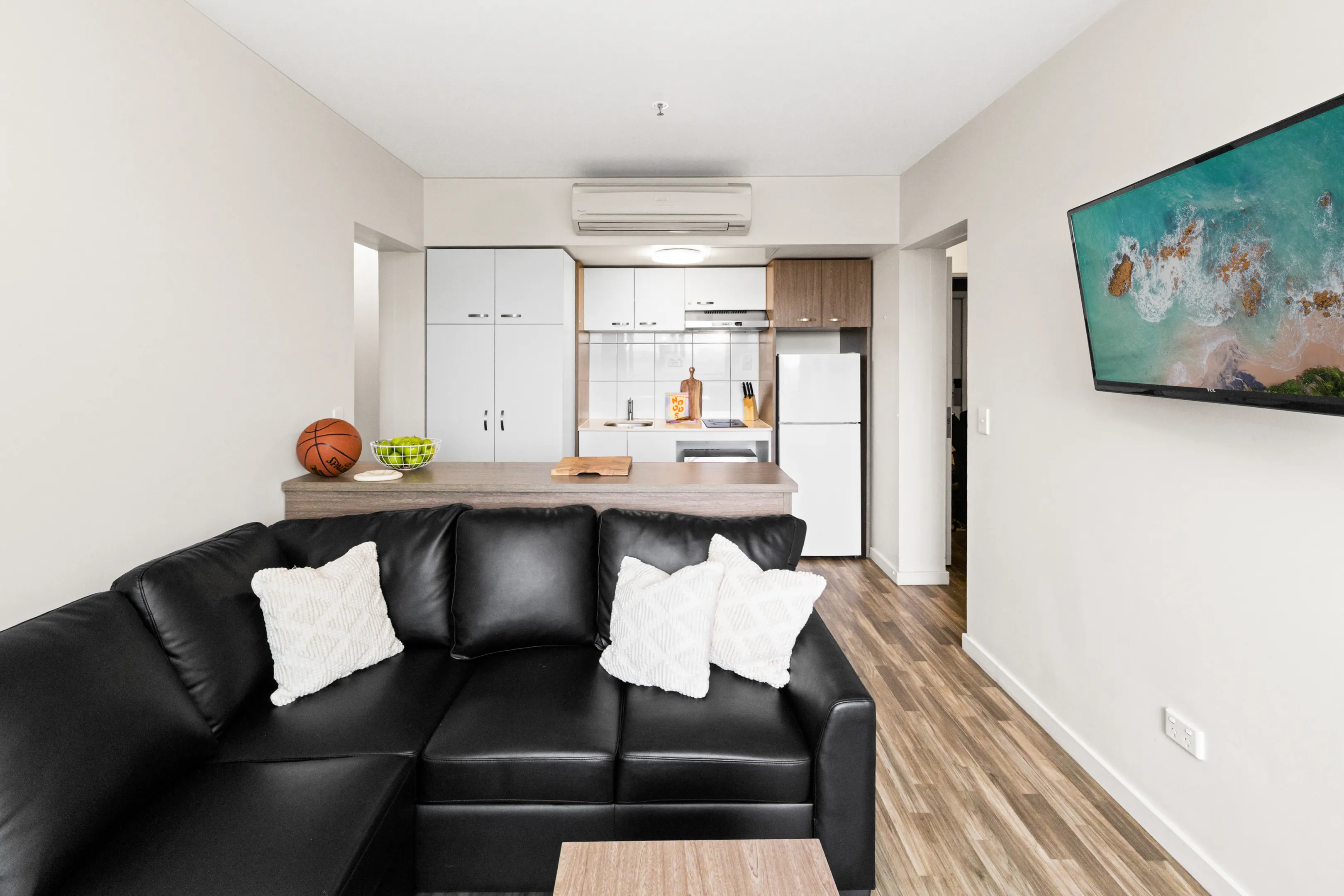  4 Bedroom Apartment With Balcony-External (With View)  -  UniLodge Darwin  - Gallery -  3