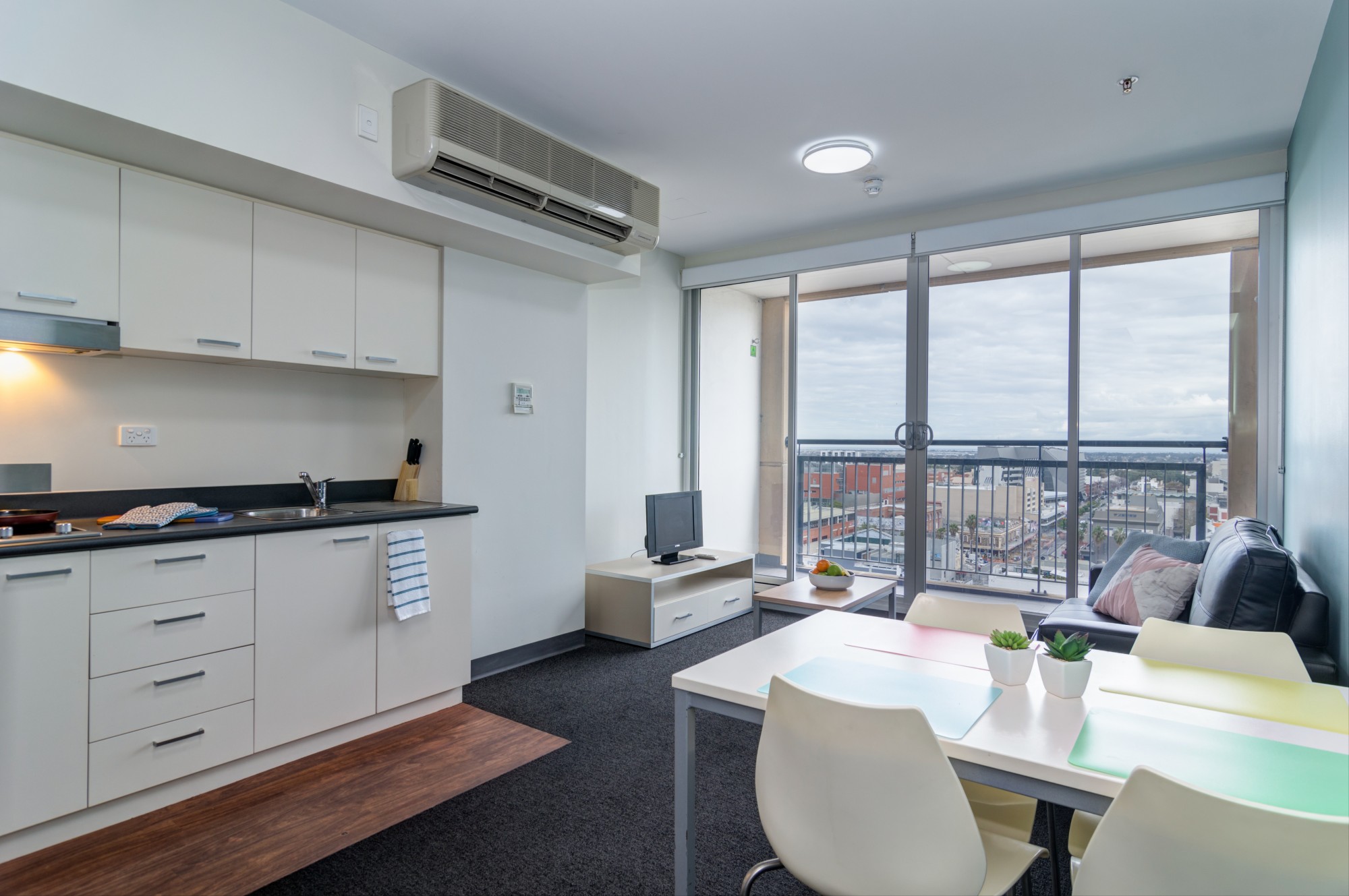 Penthouse Loft With Balcony - UniLodge @ Metro Adelaide - Gallery - 3