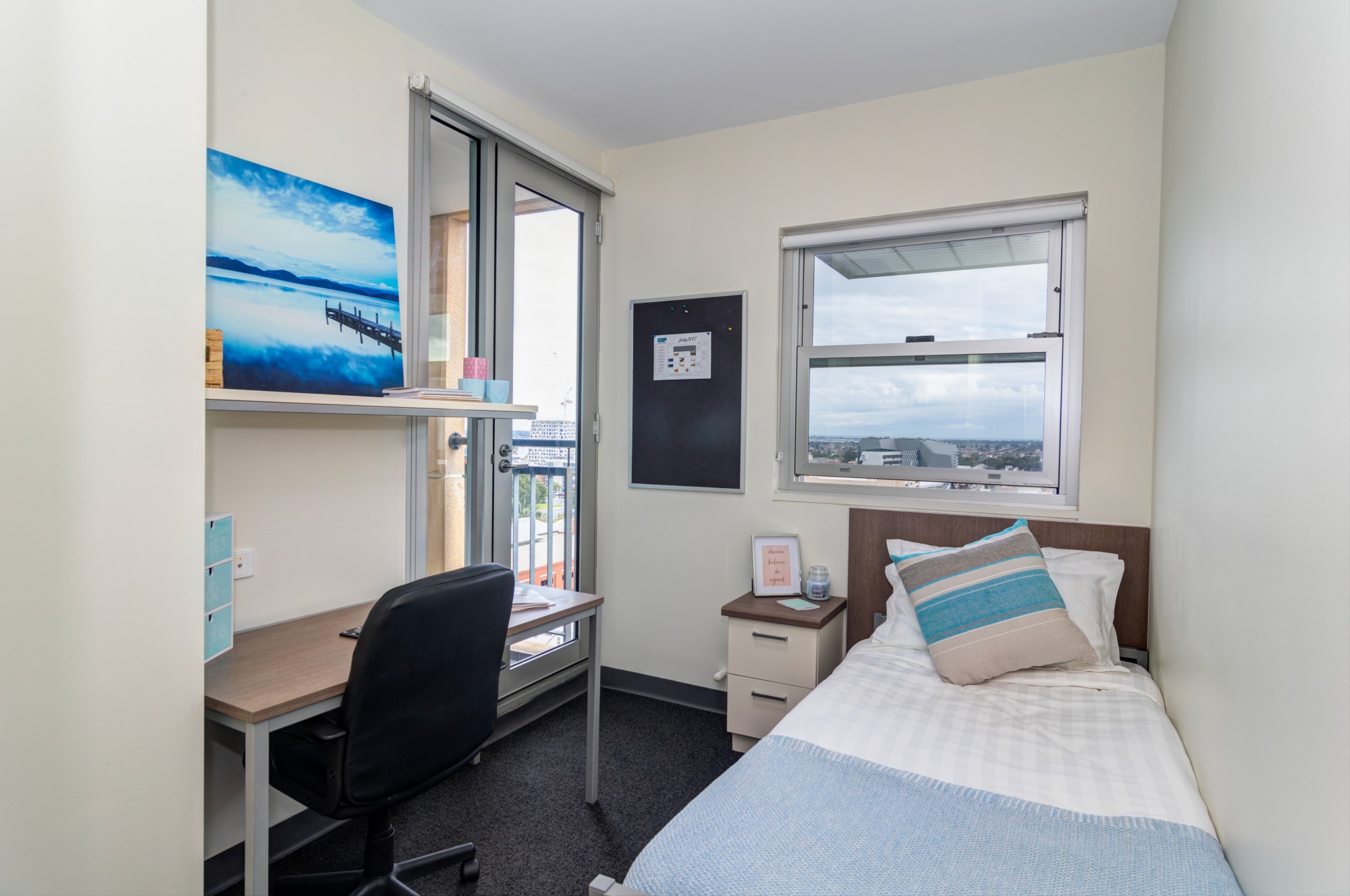 Penthouse Loft With Balcony - UniLodge @ Metro Adelaide - Gallery - 2