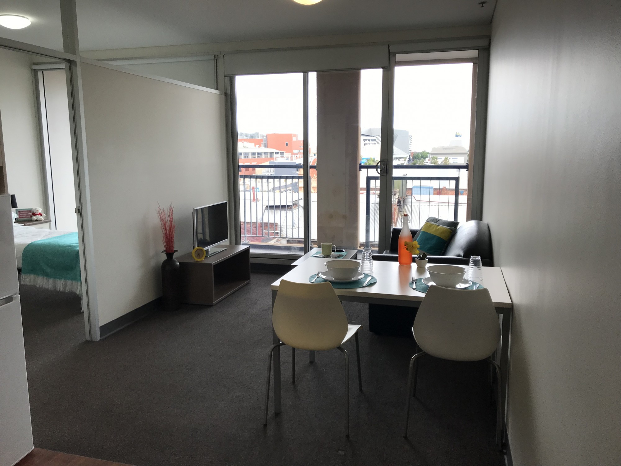 1 Bedroom Deluxe With Balcony - UniLodge @ Metro Adelaide - Gallery - 1