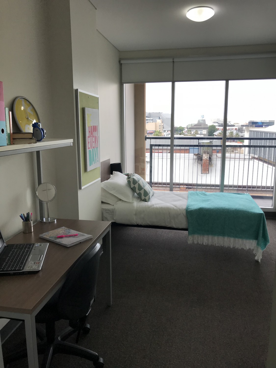 1 Bedroom Deluxe With Balcony - UniLodge @ Metro Adelaide - Gallery - 2