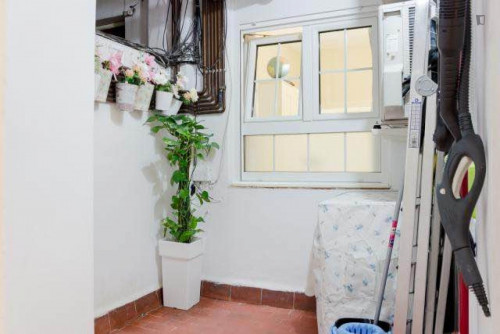 Single bedroom in 4-bedroom apartment