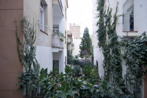 Spacious 4-bedroom apartment in residential El Putxet