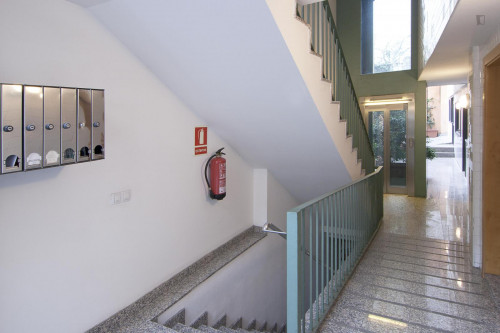 Spacious 4-bedroom apartment in residential El Putxet