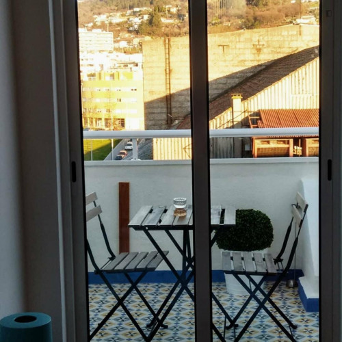 Double bedroom in a 3-bedroom apartment near Alameda metro station