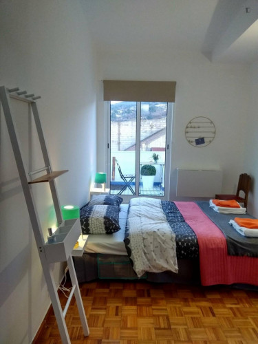 Double bedroom in a 3-bedroom apartment near Alameda metro station