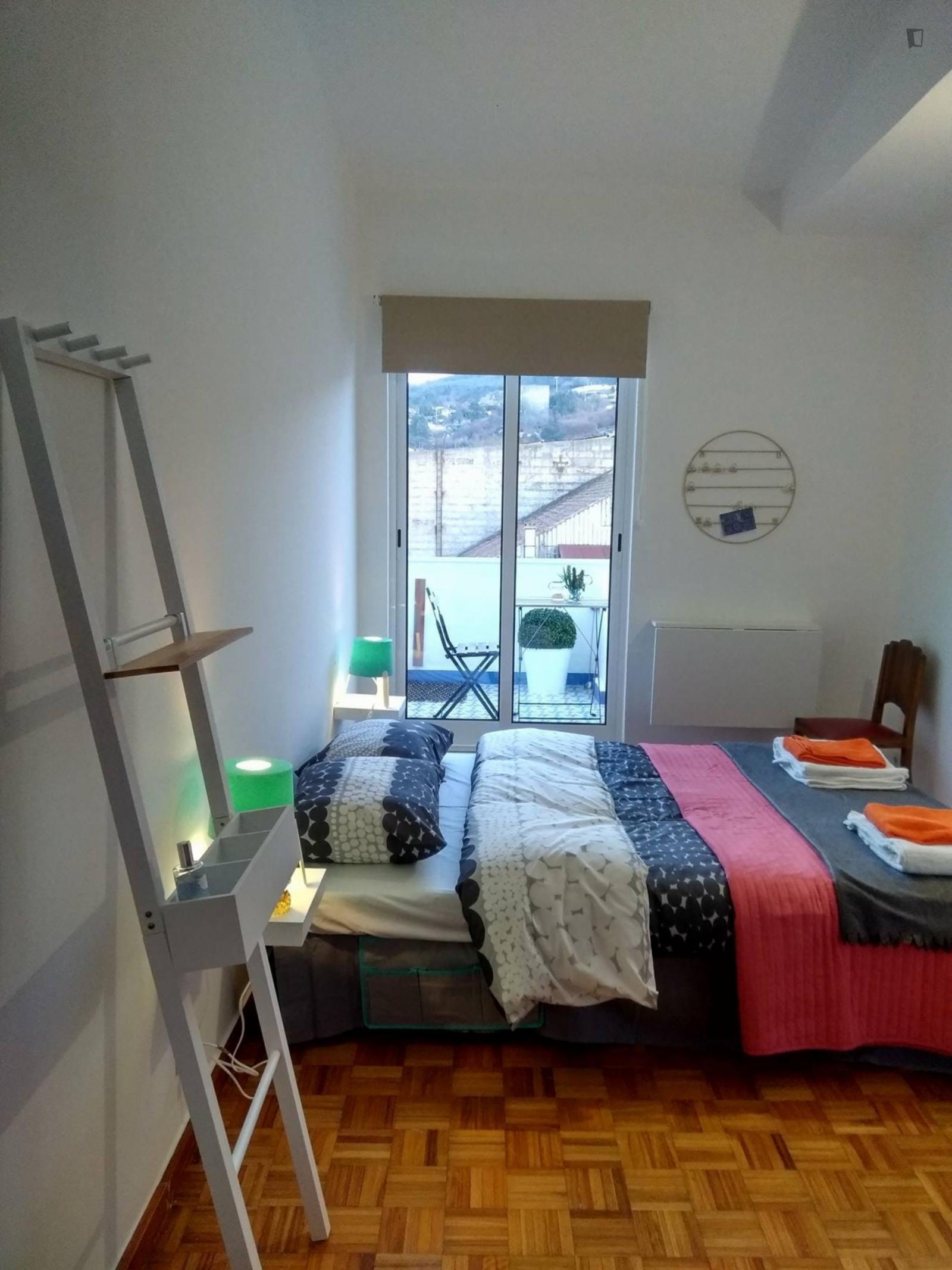  Double Bedroom In A 3-Bedroom Apartment Near Alameda Metro Station  -  Double bedroom in a 3-bedroom apartment near Alameda metro station  - Gallery -  1