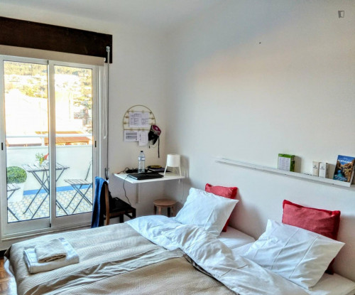 Twin bedroom in a 3-bedroom apartment near Alameda metro station