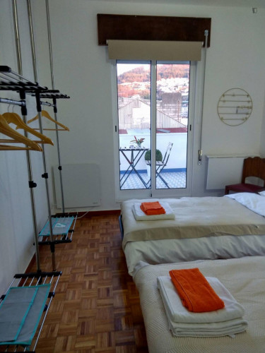 Twin bedroom in a 3-bedroom apartment near Alameda metro station