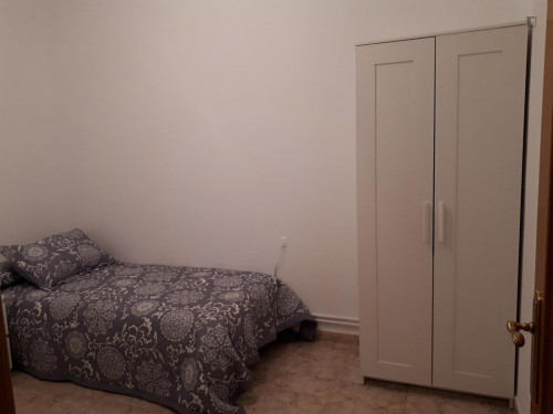 The bedroom is single but can be twin if you are 2